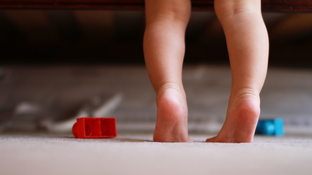 child toe walking